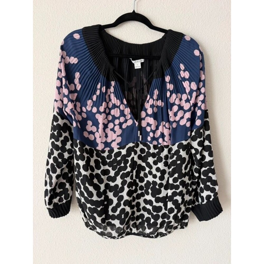 Diane von Furstenberg Size 6 Blouse Leopard Dot Tie Neck Workwear Evening Top
